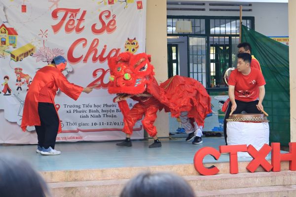 Tết Sẻ Chia
